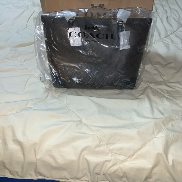 2 new COACH purses - Picture 7 of 8